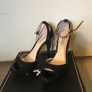 SPARKLY BLACK SIZE 8 HEELS